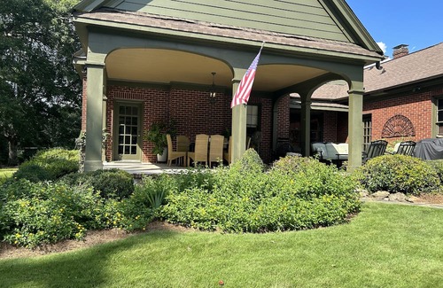 Athens Casa | Large home 12 mins from Sanford Stadium/downtown, 8 mins to Botanical Gardens