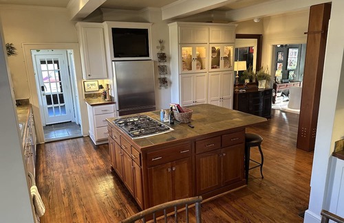 Athens Casa | Large home 12 mins from Sanford Stadium/downtown, 8 mins to Botanical Gardens