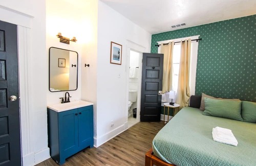 Downtown St. Petersburg Apartamento | Dazzling Christmas Lights - Downtown Promo!