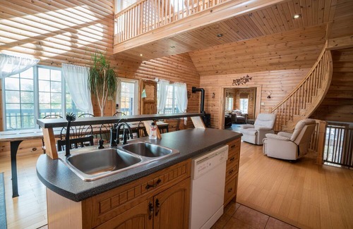 Blue Sea Cabaña | Spacious, Cozy Waterfront Cottage with Hot-tub and Sauna in Beautiful BlueSea QC