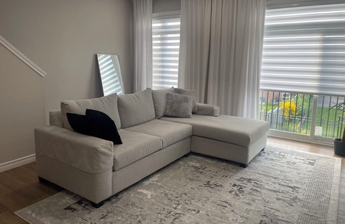 Guelph Casa | Modern Townhouse, 5 Mins From all Amenities.