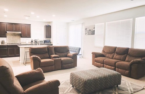 Pittsburg Casa | Beautiful Spacious Home