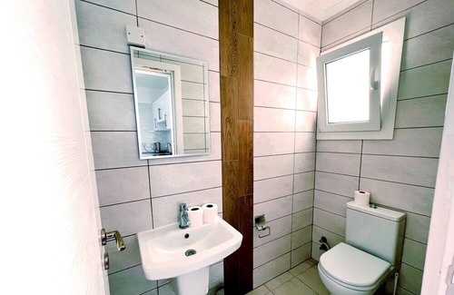 Zeytinlik Apartamento | Flat w View, Pool, Balcony Near Beach in Kyrenia