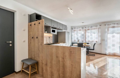 Baselga di Pine Apartamento | Apartment 'Casa Ravanelli 3' with Mountain View and Shared Terrace