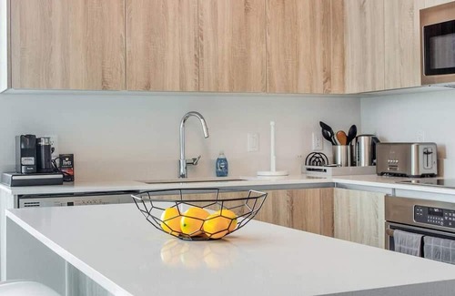 Northeast Miami Condominio | Brand-new Huge unit with pool and free parking