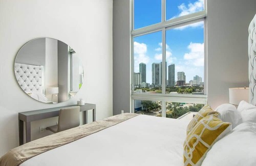 Northeast Miami Condominio | Brand-new Huge unit with pool and free parking