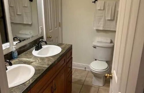 Vicksburg Apartamento | Location Domination-Victorian Apt.-1King-1Queen-2fullbaths