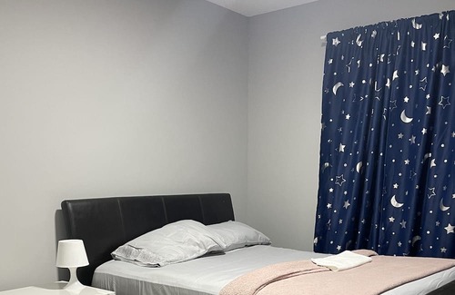 Calgary Casa | Home Away From Home by Dlush Residence- Non Smoking Property