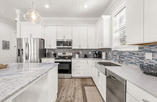 Crystal Beach Casa | Clear Sky by AvantStay | 5min walk to the beach!