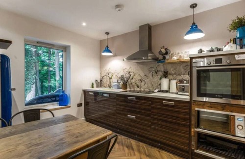 Tickenham Casa | 5* Luxury Eco Woodland Retreat Sleeps 12 Hot Tub Sauna Bar Games Room