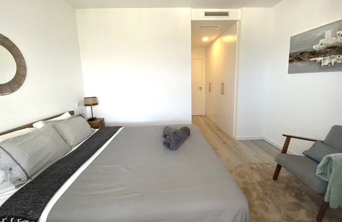 Nueva Milla de Oro Apartamento | Superb NEW apartment with 3 bedrooms, Sea & Mountain views, swimming pool, WIFI