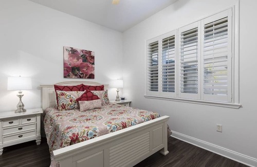 Reunion Condominio | Elevated Condo With Wraparound Porch at Reunion