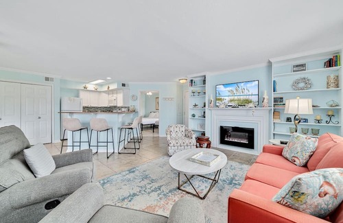 Gulf Shores Condominio | Updated, Ground Floor Unit w/ Pool & Gym, Sleeps 6