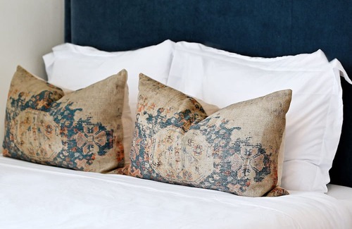 Historic Eastside Cama Y Desayuno | Dos Hermanas Casita 8 | Cozy Downtown | Studio