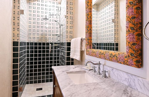 Historic Eastside Cama Y Desayuno | Dos Hermanas Casita 8 | Cozy Downtown | Studio