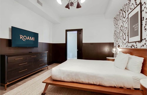 Central Business District Casa | Roami at The Brandywine | Heated Pool |6 Bed Combo