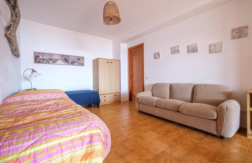 Canneto Apartamento | Apartment 'Oleandro' with Private Terrace and Wi-Fi