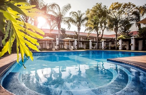 Gaborone Casa | Stay Close to Mokolodi Nature Reserve! Free Shuttle & Parking, Pool and Spa!