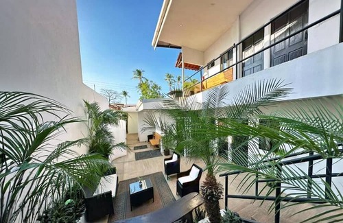 Tamarindo Casa | Deluxe Suite #8 for 4 + Breakfast Included