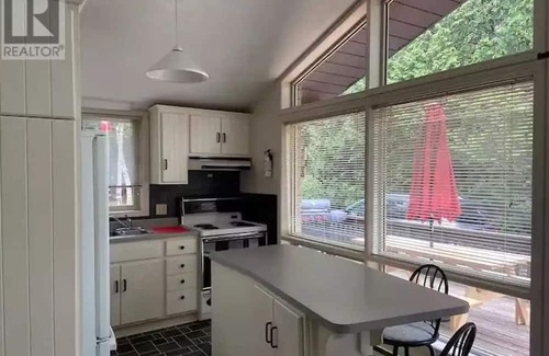 Tobermory Cabaña | Escape to serenity: Discover our idyllic Downtown Cottage Rentals