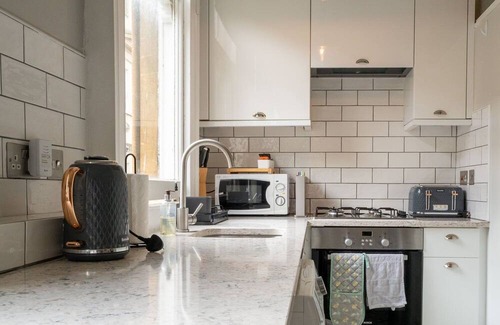 Bath Apartamento | WiFi | Near Major Attractions