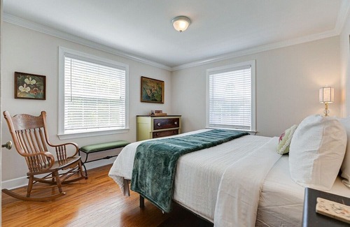 Franklin Casa | Dwtn Franklin - Walkable with Huge Yard Sleeps 6