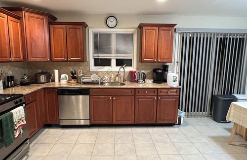 Palisades Park Casa | Cozy 1-bedroom only 20 minutes away from Manhattan. Not entire home.