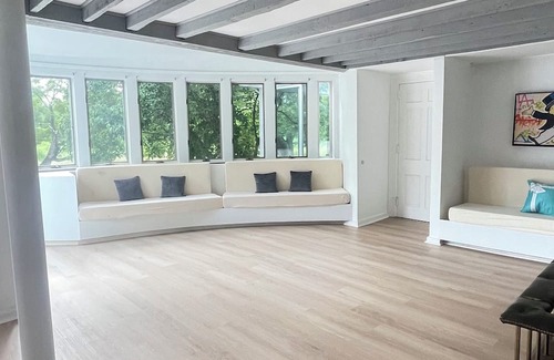 Greenwich Casa | Beautiful Back Country Home on 20 acres! Ultra Private and Exclusive!