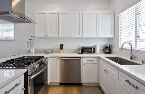 Clarkdale Apartamento | Exclusive 2BD 3BA with Balcony