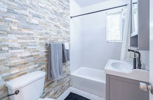 El Portal Casa | Escape to Paradise: VRBO Oasis in North Miami! ~ Pet Friendly