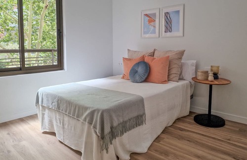 Mestalla Apartamento | Sunlit three bedroom apartment with balcony