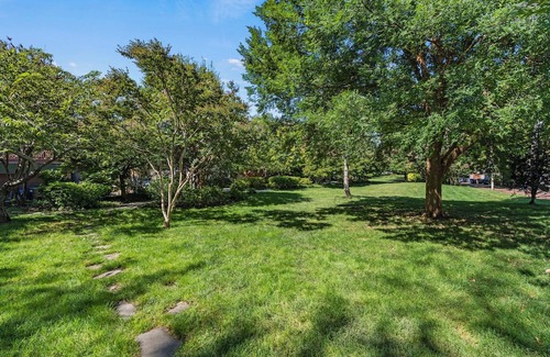 Bloomingdale Apartamento | Stylish 1BR oasis with AC, laundry, next to park!