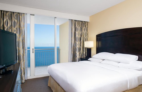 Sunny Isles Beach Condominio | 2 Bedroom 2 Bath Oceanfront Condominium on Sunny Isles Beach with Beachside Pool