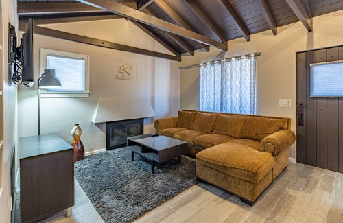 Tucson Casa | Modern, new house. One Block from Campus