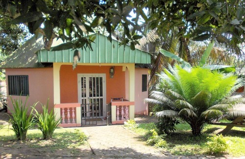 Kribi Cama Y Desayuno | Mini Resort on seaside with restaurant on the beach large choice of rooms