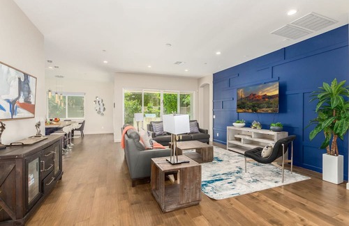 Arcadia Casa | OPULENT OASIS - WALK TO OLD TOWN!