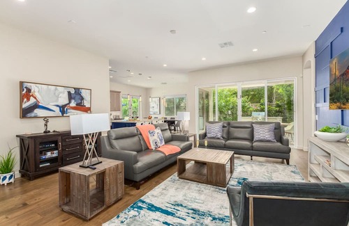Arcadia Casa | OPULENT OASIS - WALK TO OLD TOWN!