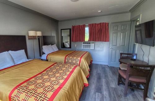 Bear Creek Hotel | Rock Haven Motel