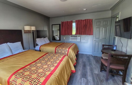 Bear Creek Hotel | Rock Haven Motel