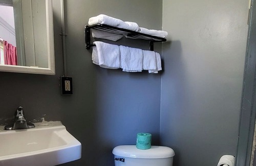 Bear Creek Hotel | Rock Haven Motel