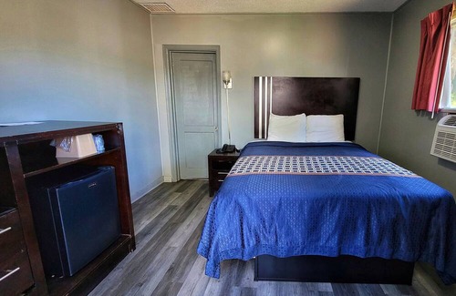 Bear Creek Hotel | Rock Haven Motel
