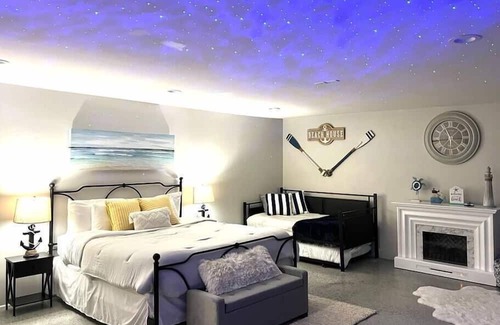 North Clairemont Casa | San Diego “Idyllic Beautiful House” w/Heated Pool