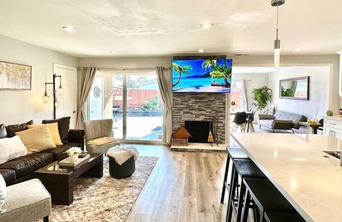 North Clairemont Casa | San Diego “Idyllic Beautiful House” w/Heated Pool