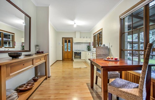 Mount Dandenong Cabina | Jacuzzi in 7 Acre Rain Forest Paradise