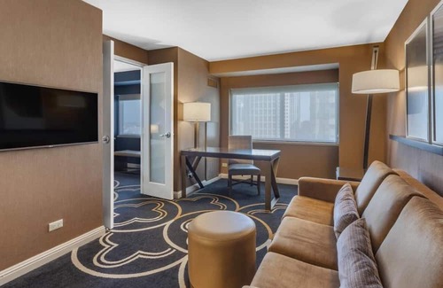 Streeterville Casa | 2 Connecting Suites at a 4.5⭐️ Hotel
