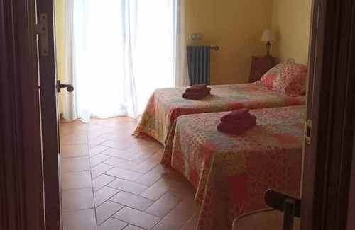 Alia Chalet De Esquí | Homerez - Chalet for 10 ppl. with swimming-pool and terrace at Pantano de Cijara