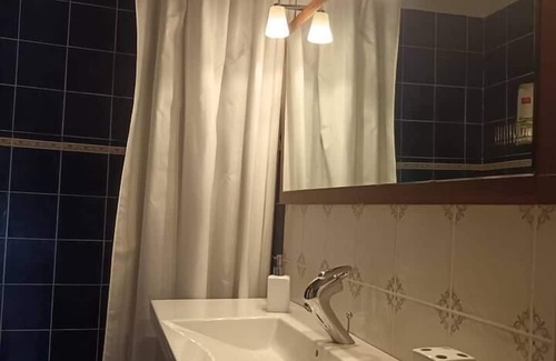 Alia Chalet De Esquí | Homerez - Chalet for 10 ppl. with swimming-pool and terrace at Pantano de Cijara