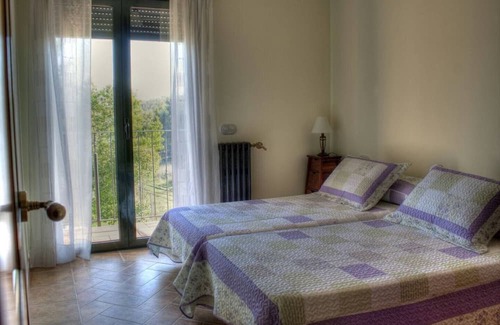 Alia Chalet De Esquí | Homerez - Chalet for 10 ppl. with swimming-pool and terrace at Pantano de Cijara