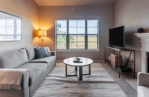 Bentonville Apartamento | Modern Apartment in Prime Location (ID8347X53)