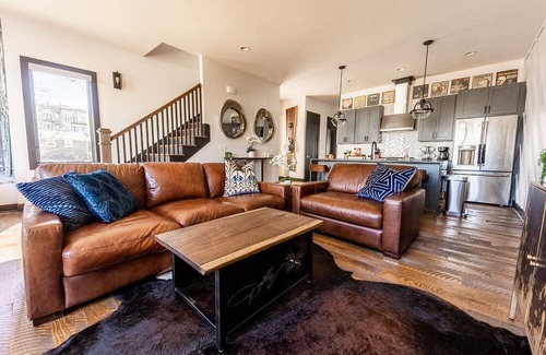 Edgehill Casa | BROADWAY GETAWAY - HEART OF GULCH - MINS TO BROADWAY